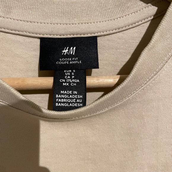 H&M Cropped bundle of 3 Tees in White, beige, and tan. - Picture 9 of 9